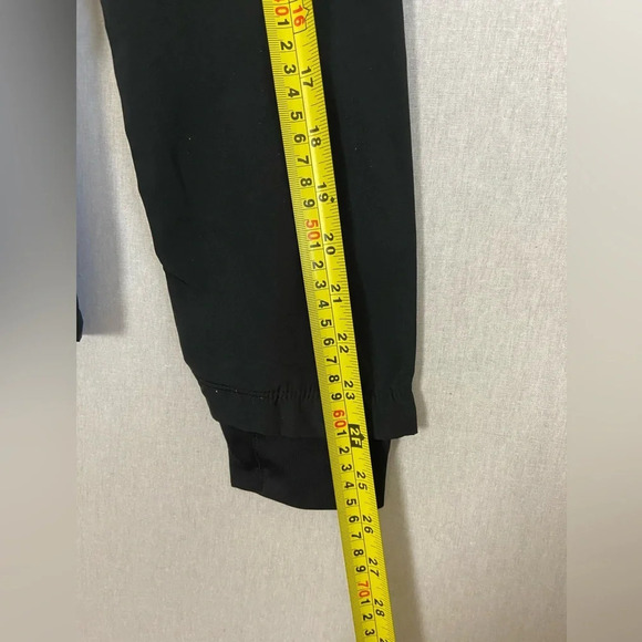 RUNNING ROOM WOMEN'S BLACK REFLECTIVE RUNNING CYCLING JACKET SZ M - Picture 11 of 12